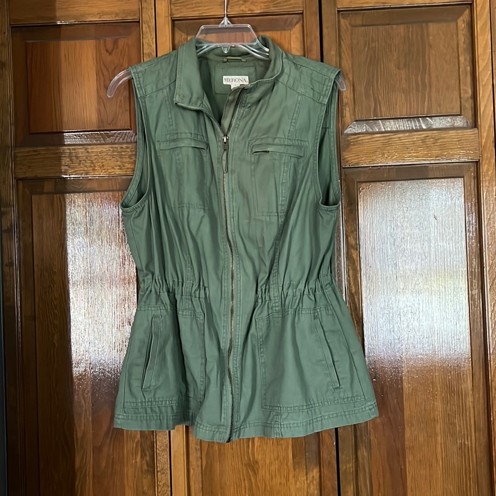 Merona green vest with drawstring waist